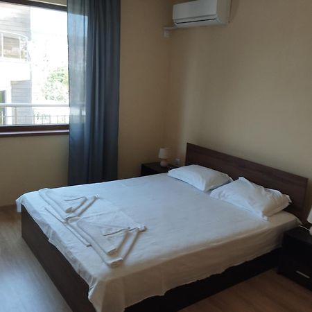 Alfa Guest Rooms With Parking Varna Exterior photo