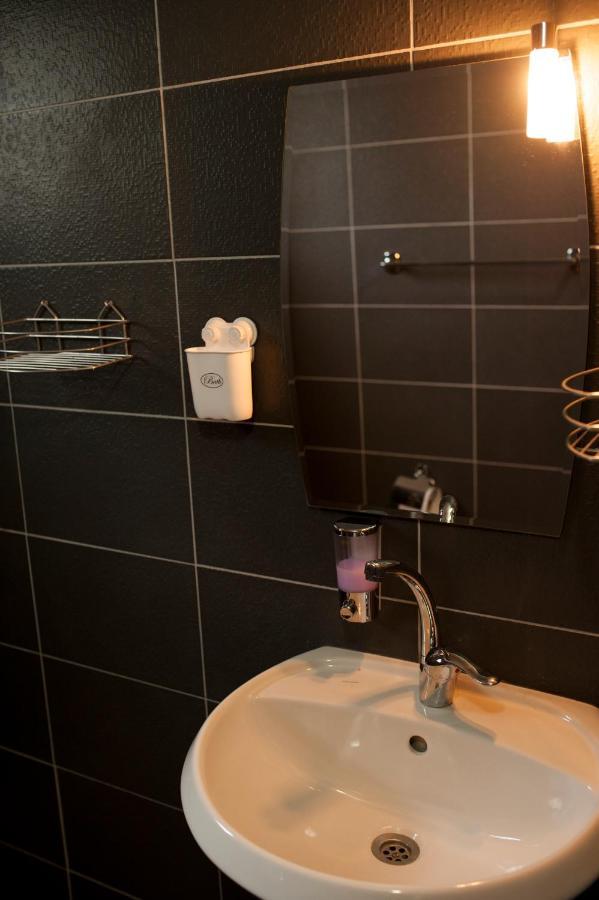 Alfa Guest Rooms With Parking Varna Exterior photo
