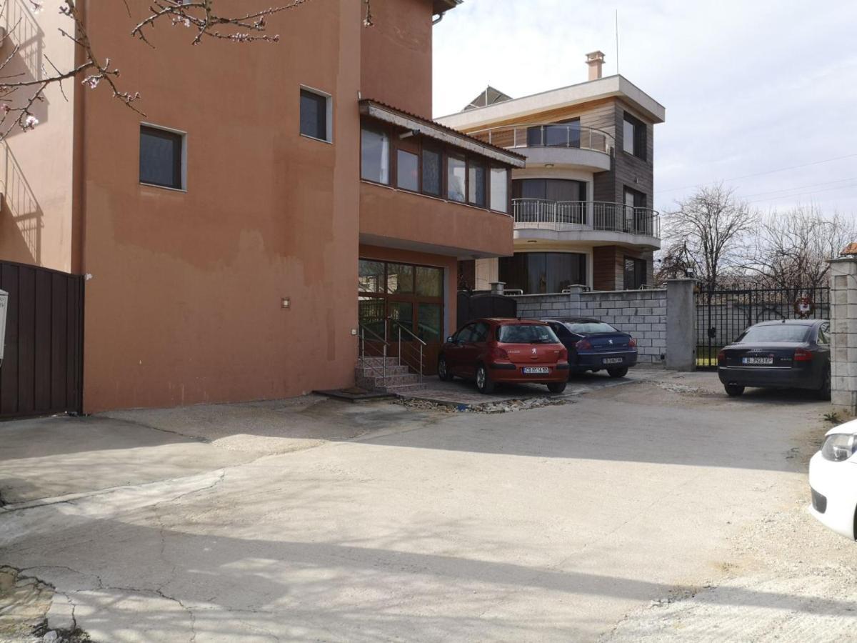 Alfa Guest Rooms With Parking Varna Exterior photo
