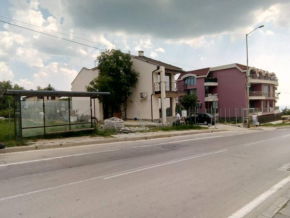 Alfa Guest Rooms With Parking Varna Exterior photo