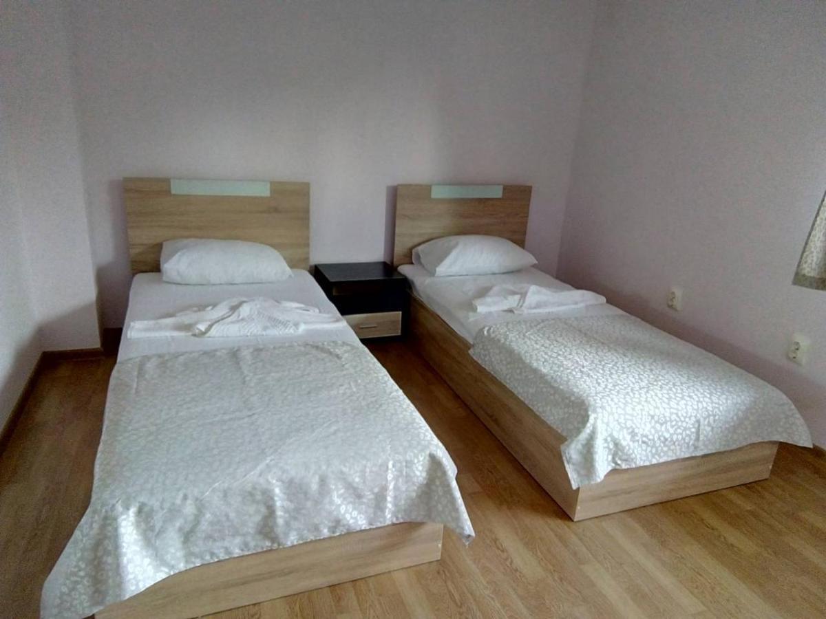Alfa Guest Rooms With Parking Varna Exterior photo