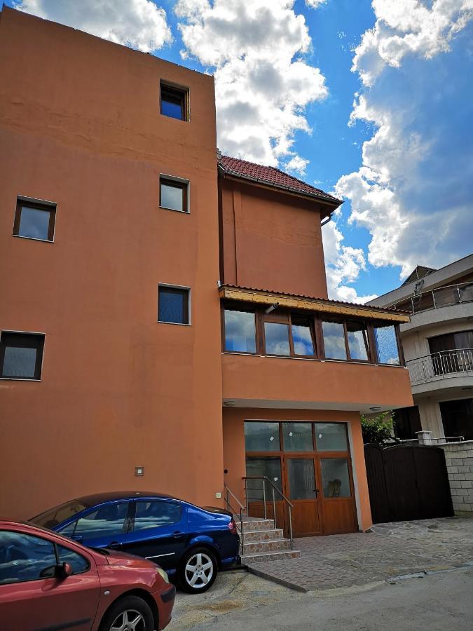 Alfa Guest Rooms With Parking Varna Exterior photo