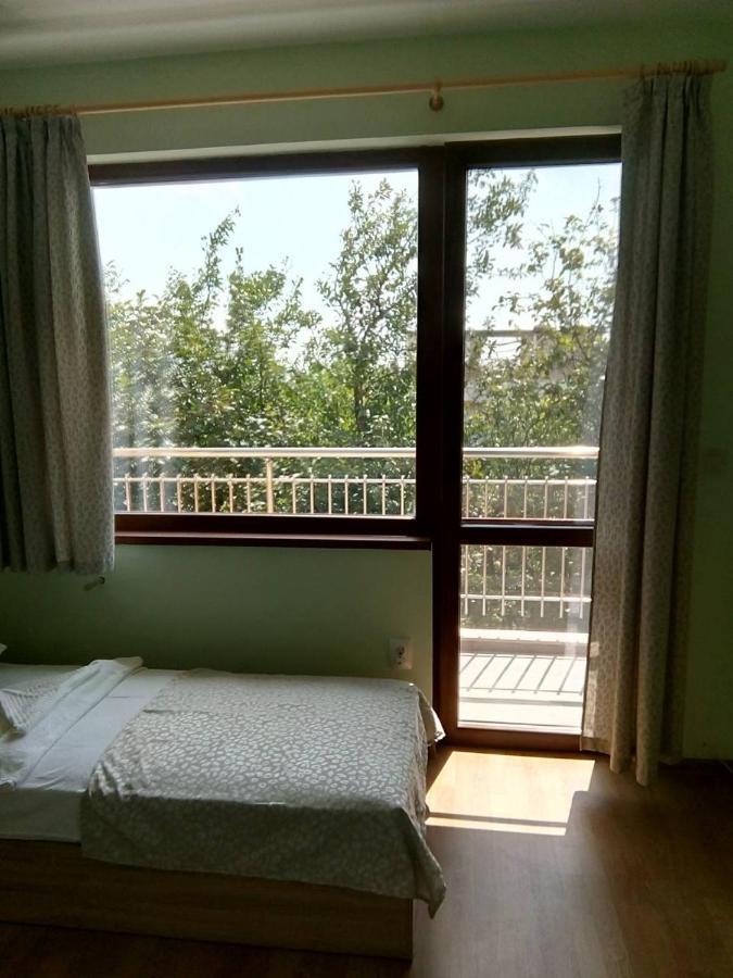 Alfa Guest Rooms With Parking Varna Exterior photo