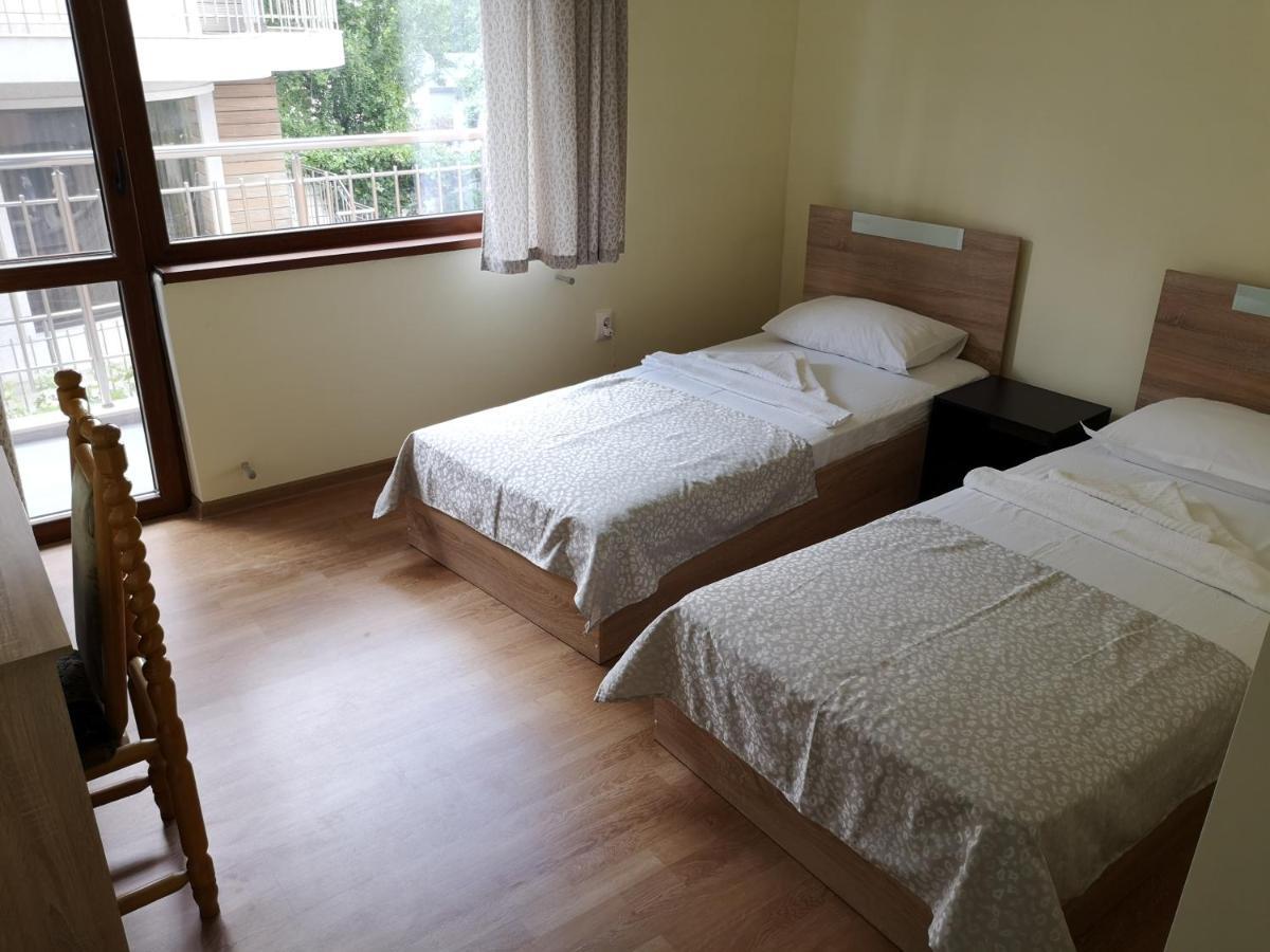 Alfa Guest Rooms With Parking Varna Exterior photo