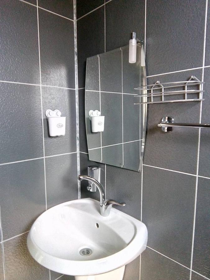 Alfa Guest Rooms With Parking Varna Exterior photo