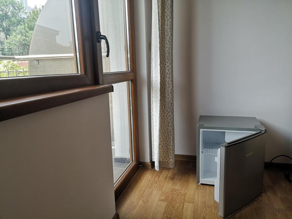 Alfa Guest Rooms With Parking Varna Exterior photo